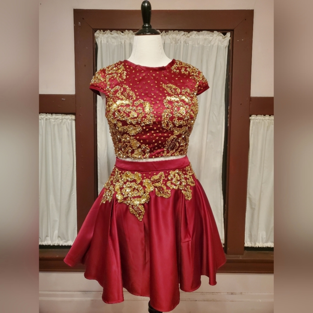 Red/Gold 2-Piece Shortie